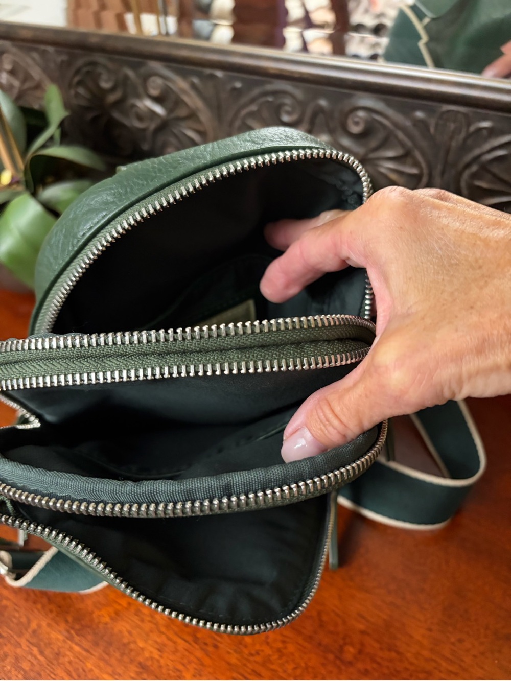 Urban Outfitters X Anthologie Green Woven
Vegan Leather Crossbody Sling
Bag - Picture 6 of 10